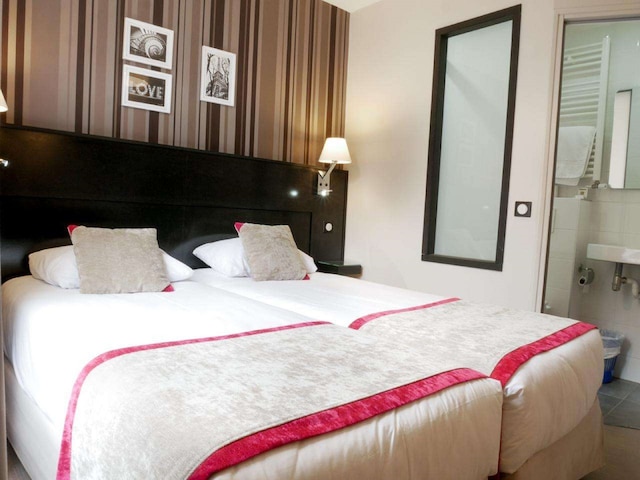 ホテル ボンセジュール モンマルトル