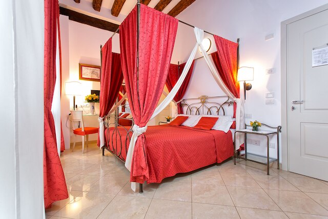 アッラ ヴィーテ ドラータ