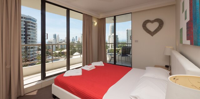 アレクサンダー ホリデイ アパートメンツ