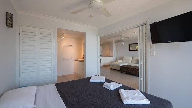 アレクサンダー ホリデイ アパートメンツ