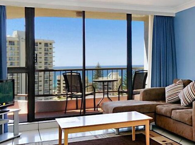 アレクサンダー ホリデイ アパートメンツ