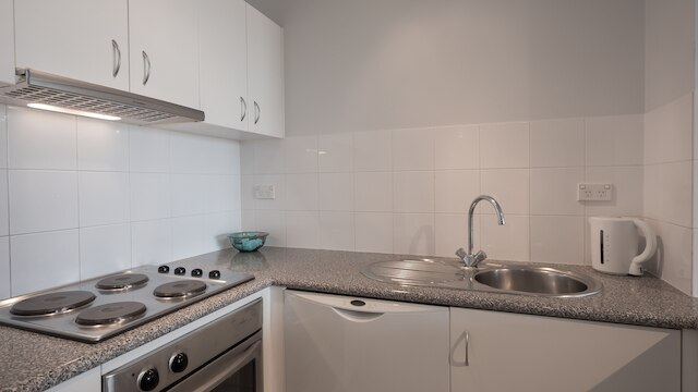 アレクサンダー ホリデイ アパートメンツ