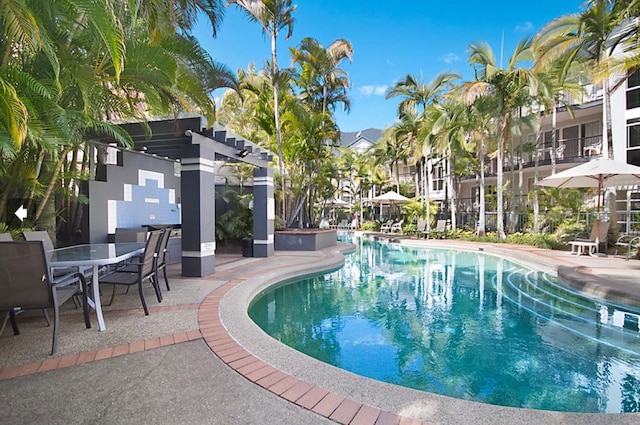 ブルー ウォーターズ アパートメンツ