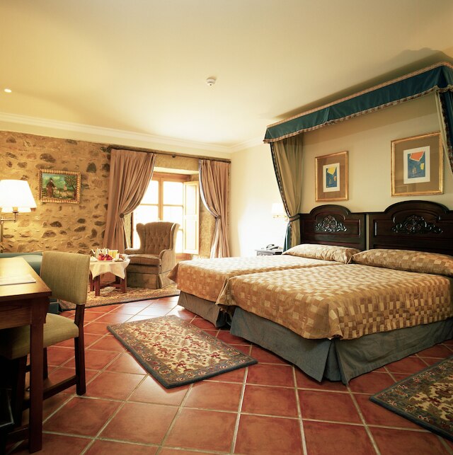 パラドール デ サント ドミンゴ ベルナルド デ フレスネダ