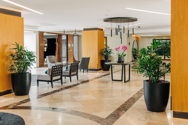 プラザ ホテル アンド スイーツ