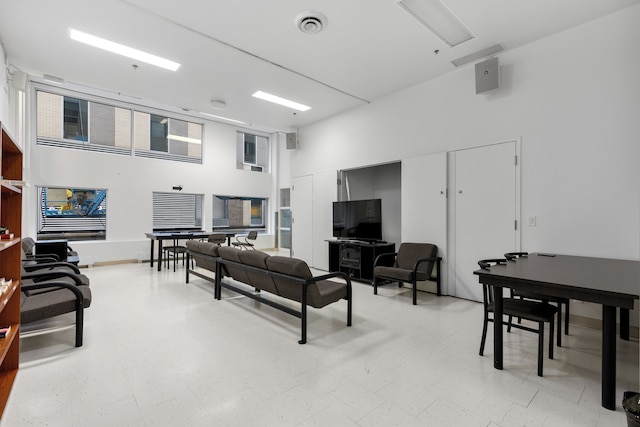 レジデンシズ UQAM オウエスト