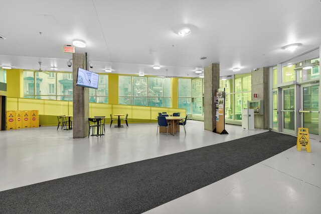 レジデンシズ UQAM オウエスト