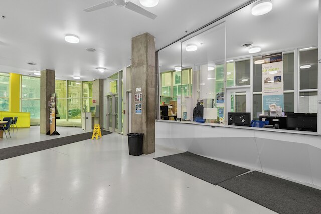 レジデンシズ UQAM オウエスト