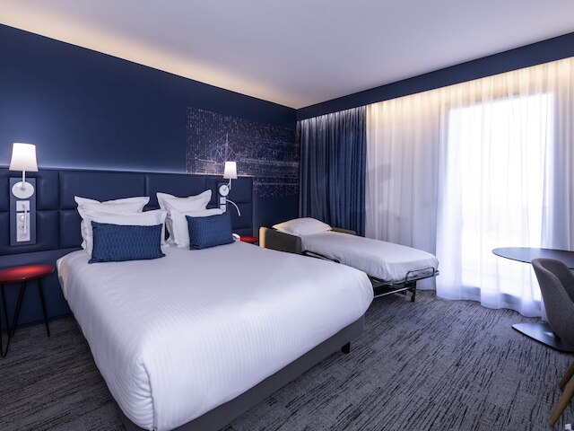 オテル メルキュール トューロン ラ セーヌ シュル メール