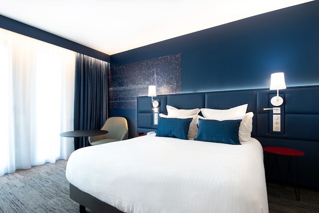 オテル メルキュール トューロン ラ セーヌ シュル メール