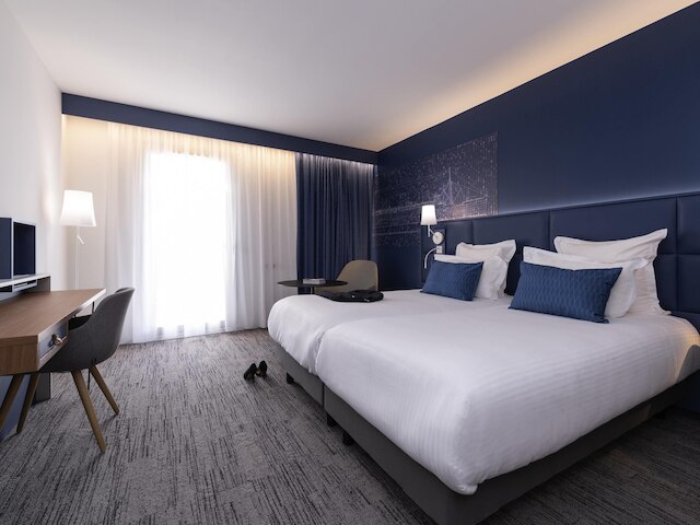 オテル メルキュール トューロン ラ セーヌ シュル メール