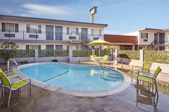 スタジオ・イン・アンド・スイーツ・プロムナード・ダウニー