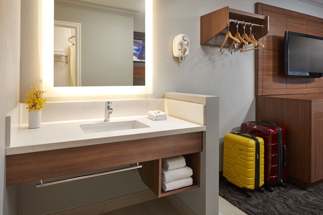 スタジオ・イン・アンド・スイーツ・プロムナード・ダウニー