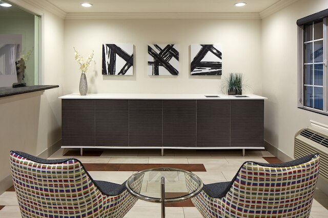 スタジオ・イン・アンド・スイーツ・プロムナード・ダウニー