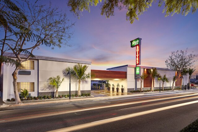 スタジオ・イン・アンド・スイーツ・プロムナード・ダウニー