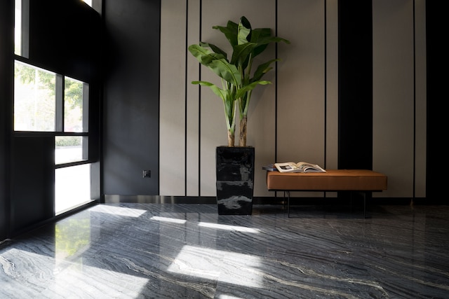 ベニュー  ホテル - ザ リリー