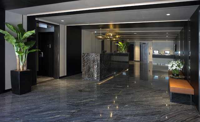 ベニュー  ホテル - ザ リリー