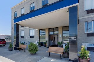 アビオン イン ニア LGA エアポート, アン アセンドコレクションホテル