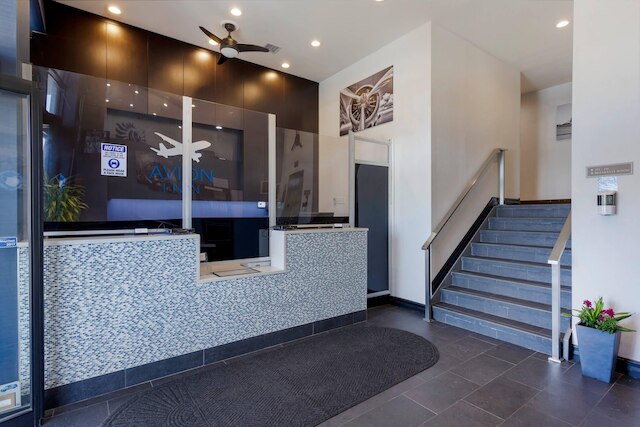 アビオン イン ニア LGA エアポート, アン アセンドコレクションホテル