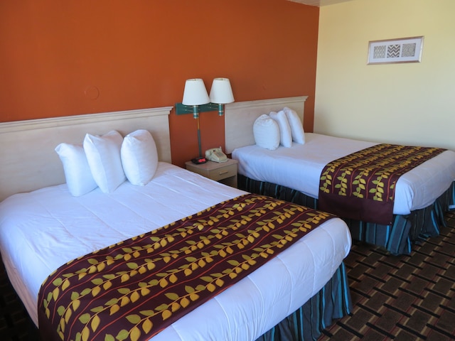 ロイヤル クレスト モーテル