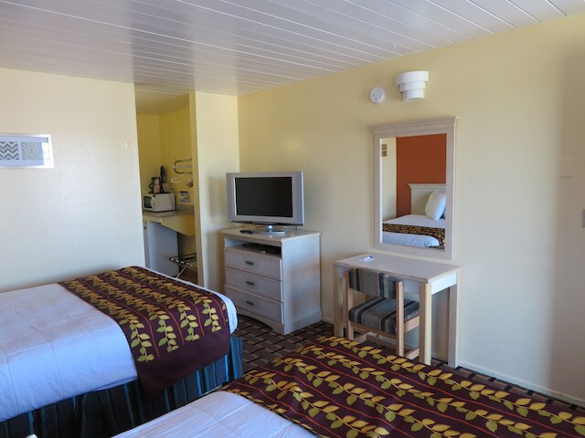 ロイヤル クレスト モーテル