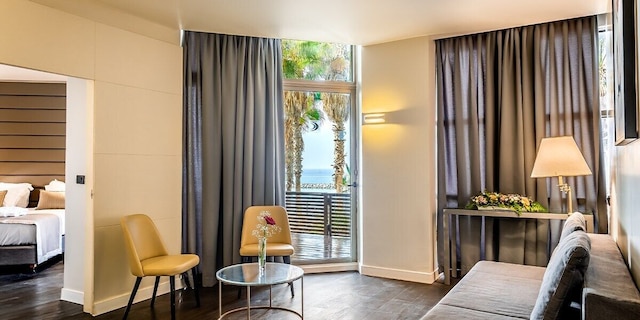 ダニエル ホテル ヘルズリヤ