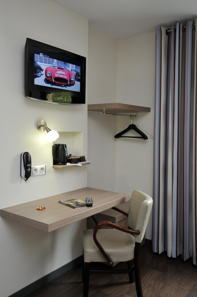 シュアー ホテル バイ ベスト ウエスタン レイムズ ノード