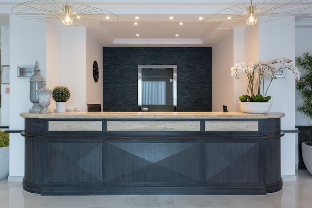 プラザ リージェンシー ホテルズ