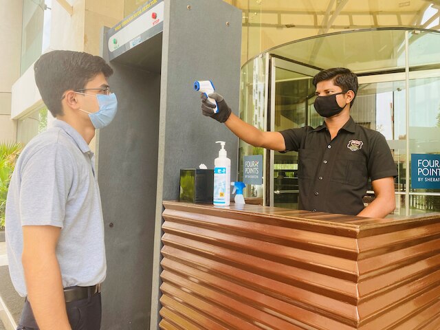 フォーポイント バイ シェラトン アーメダバード