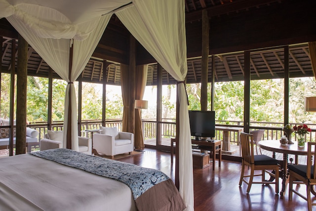 コマネカ・アット・ビスマ