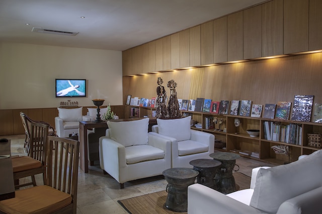 コマネカ・アット・ビスマ