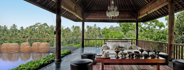 コマネカ・アット・ビスマ