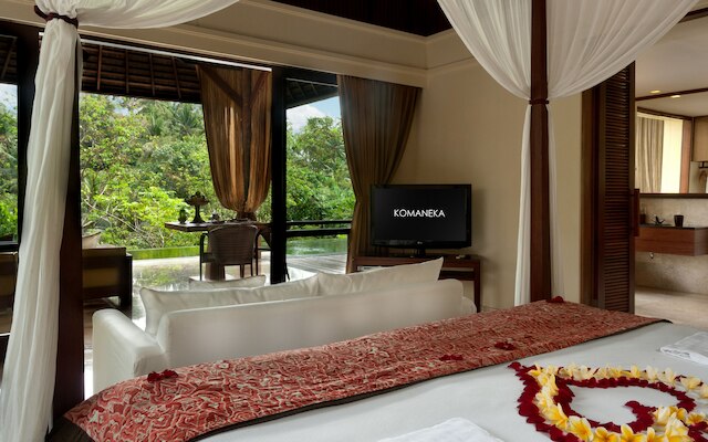 コマネカ・アット・ビスマ