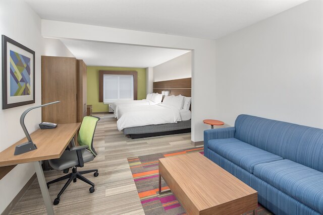 ホリデイ イン エクスプレス & スイーツ パーム ベイ by IHG