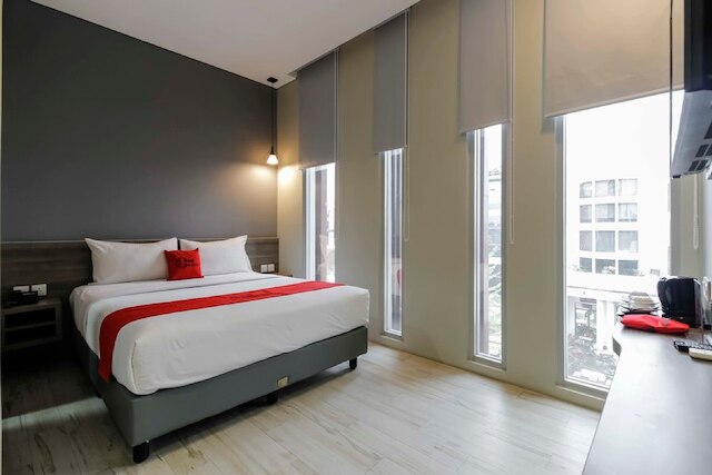 レッドドアーズ プラス ニア トウベッ