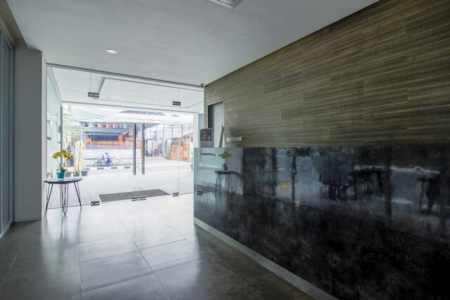 レッドドアーズ プラス ニア トウベッ