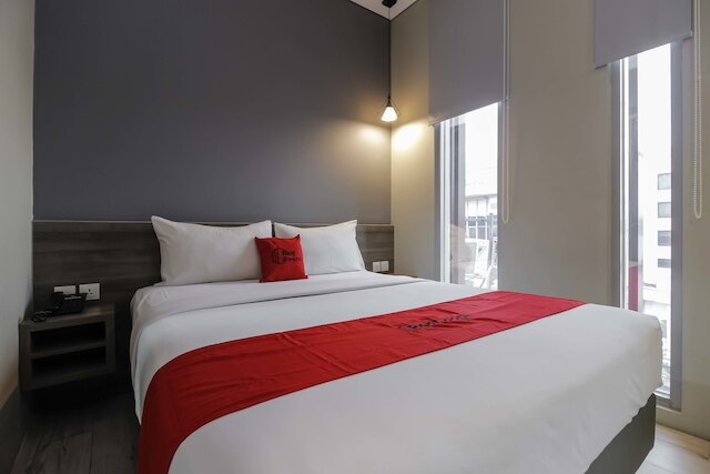 レッドドアーズ プラス ニア トウベッ