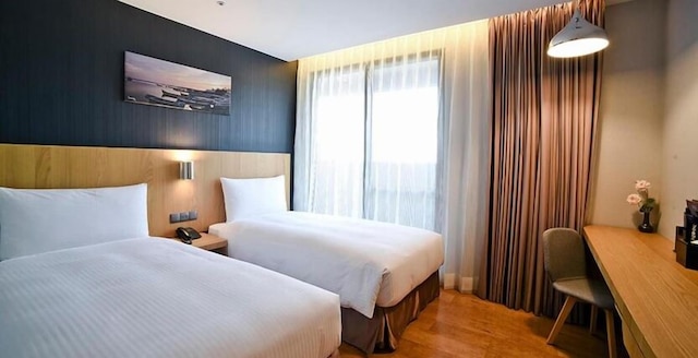 駅徳世紀ホテル (驛德世紀酒店)