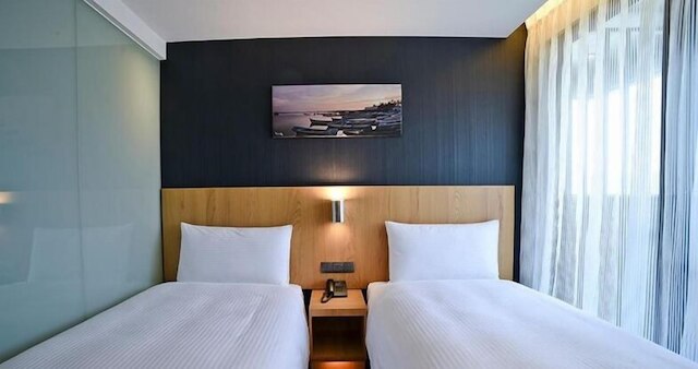 駅徳世紀ホテル (驛德世紀酒店)