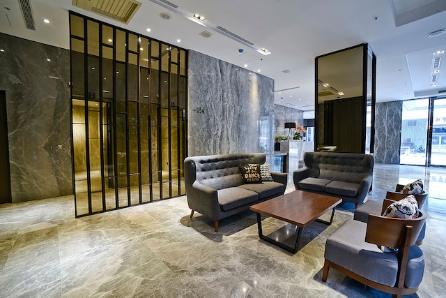 駅徳世紀ホテル (驛德世紀酒店)