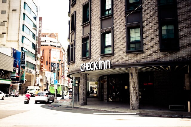 チェック イン 台中 ズヨウ (雀客台中自由館)