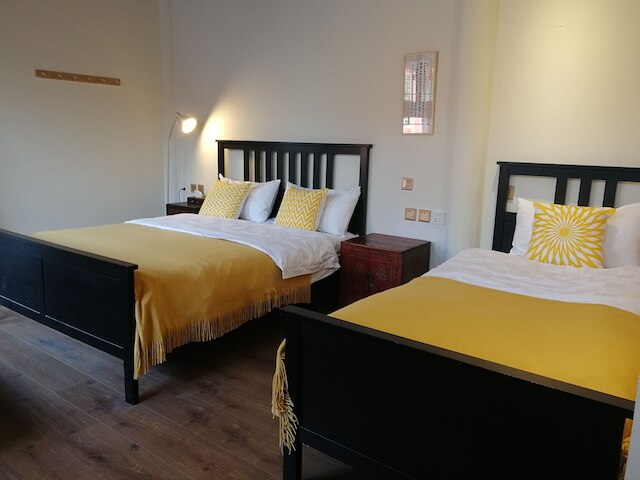 フライ バイ ナイト コートヤード ホテル (夜奔北京精品四合院)