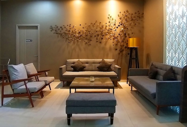 スイス ベリン ガジャ マダ メダン