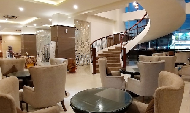 スイス ベリン ガジャ マダ メダン