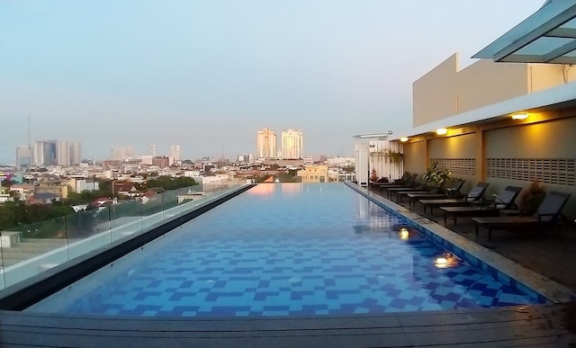 スイス ベリン ガジャ マダ メダン