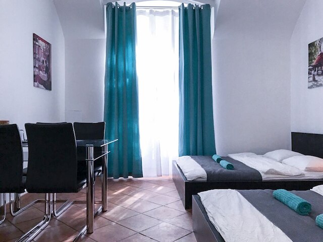 チャールズ ブリッジ アパートメント