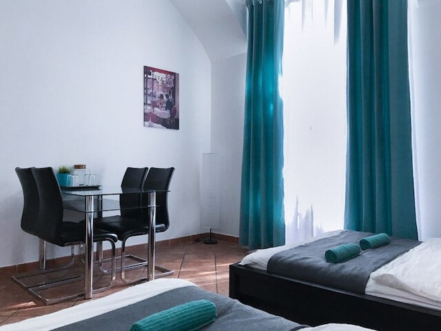 チャールズ ブリッジ アパートメント