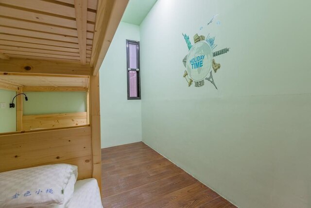 ゴールデンハウス ホステル