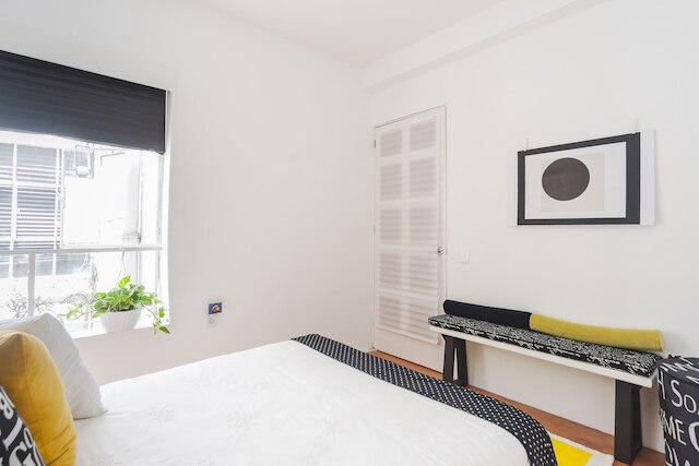 ブラック & ホワイト アパートメント