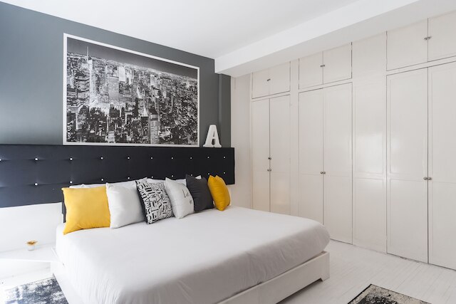 ブラック & ホワイト アパートメント